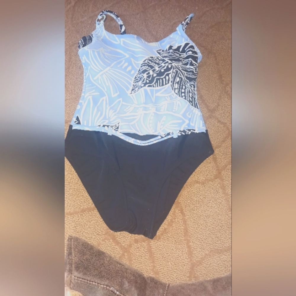 CHRISTINA BOUTIQUE NEVER WORN LADIES WOMEN PRINT SWIMSUIT 1 PC BATHING SUIT 8 8D